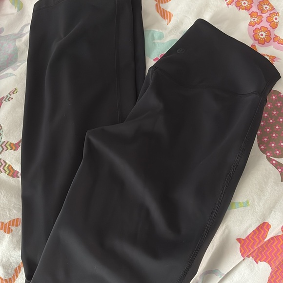 Lululemon
Groove Nulu Super-High-Rise Flared Pant 4 - Picture 2 of 4